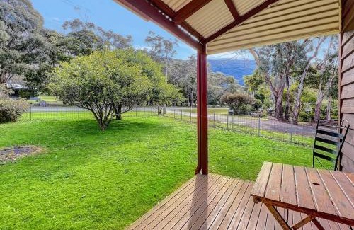 Halls Gap House | Apsley Cottage Hosted by Halls Gap Accommodation
