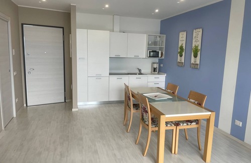 Stresa Apartment | Apt nr centre of Stresa ,balcony, WiFi, air/con and wonderful view over the lake