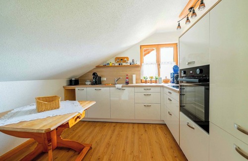 Gallhof Apartment | Apt Röthelsteinblick | Kitchen | Balcony | Parking