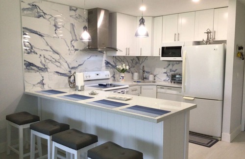 Fort Pierce Apartment | Apto en Excelente Condición 3 Minutos de la Playa, Campo de Golf; Restaurante