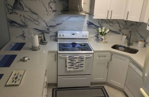 Fort Pierce Apartment | Apto en Excelente Condición 3 Minutos de la Playa, Campo de Golf; Restaurante