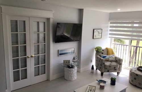 Fort Pierce Apartment | Apto en Excelente Condición 3 Minutos de la Playa, Campo de Golf; Restaurante