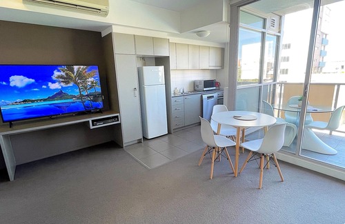 Newcastle Apartment | AQUA 306 POOLSIDE Luxury Apartment, FREE Parking, Honeysuckle NEWCASTLE