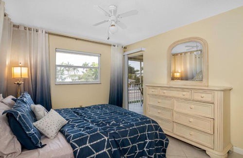 Old Naples Apartment | Aqua Breeze 811