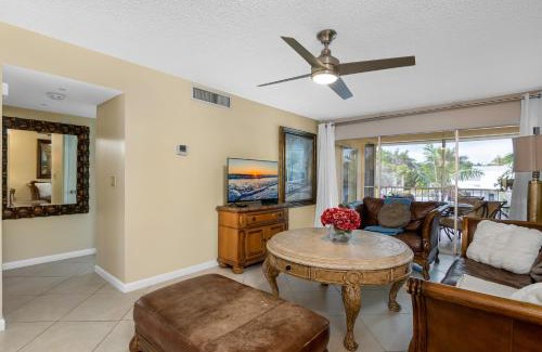 Old Naples Apartment | Aqua Breeze 811
