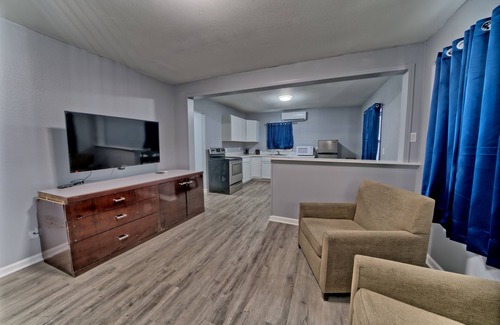 Lower Grand Lagoon Hotel | Aqua View Motel