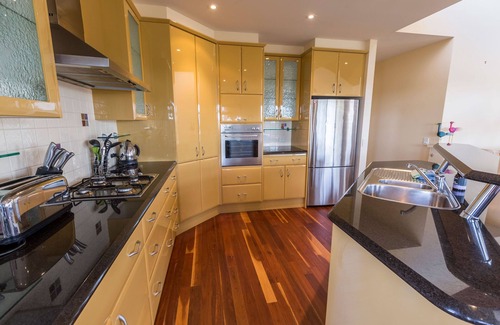 Paynesville House | Aqua Vista - A stunning holiday home with views and a short walk to town