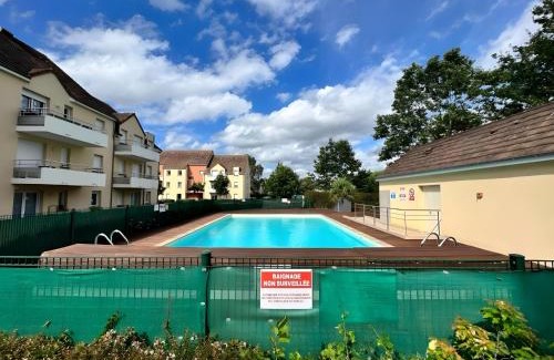 Pin - Vert Galant Apartment | Aquatique - piscine - 5pers - Rêve au Mans