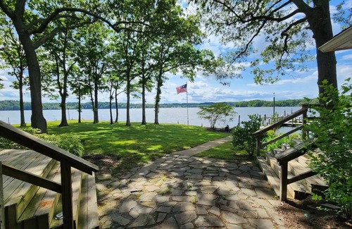 Stafford House | Aquia Creek Lodge at Quantico - Family Fun Retreat Close to Washington DCnn