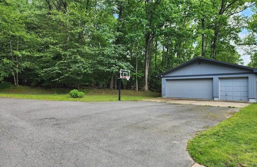 Stafford House | Aquia Creek Lodge at Quantico - Family Fun Retreat Close to Washington DCnn