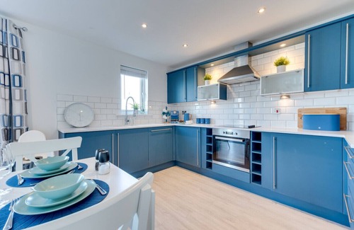 Llanelli Apartment | Ar Lan Y Môr - Two Bedroom Apartment, Sleeps 4