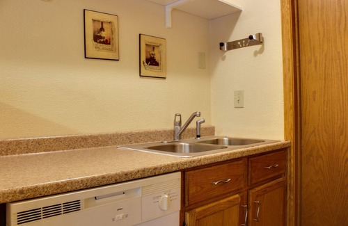 Lake Delton House | Arbor Dell 1 Block from Lake Delton