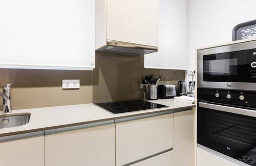 El Parc i la Llacuna del Poblenou Apartment | Arc de Triomf Modern apartment with balcony!