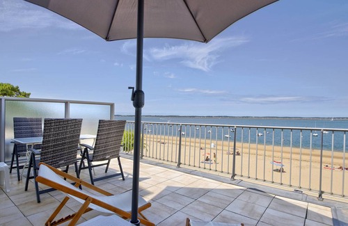 Arcachon Apartment | Arcachon Pereire - Seafront T2 with terrace and parking, direct beach access