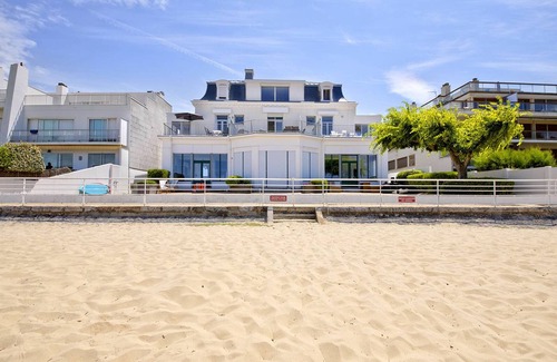 Arcachon Apartment | Arcachon Pereire - Seafront T2 with terrace and parking, direct beach access