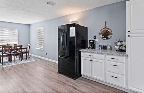 Pasadena House | 🏠 Arcade ❤️ Covered Pavilion ❤️ Sleep 7 in this 3 Bedroom 1 Bath Home 5 star hos