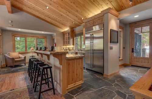 Country Club Estates House | Arcade, Foosball, Spa, Shuffleboard, Grill, Open Floor plan, 5mins to Heavenly - Timber Lodge