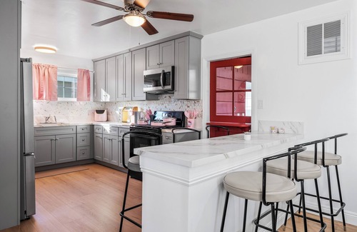 San Bernardino House | ARCADE, MINI GOLF, SOCCER, GAME ROOM, FIRE PIT, SWINGS, PRIVATE Parking