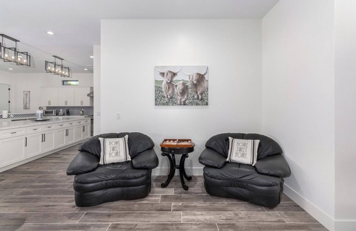 Camelback East House | Arcadia/Biltmore 2023 Build - Heated Pool - 4 bedroom 4.5 bath - PRIME LOCATION