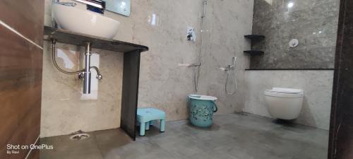 Kamalapur Hotel | Archana palace hampi
