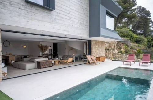 Saint-Paul-de-Vence Villa | Architect-designed villa with pool and magnificent view