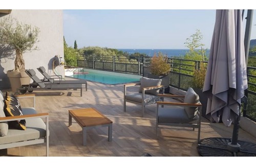 Agay Villa | Architect-designed villa overlooking Agay bay