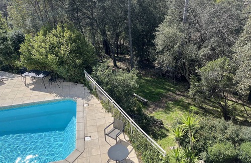 Saint-Raphael House | Architect-designed house set in greenery, in a quiet location.