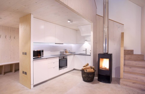 Penicuik Cottage | Architect-designed cabin in the hills near Edinburgh. Wood-fired hot tub.