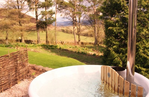 Penicuik Cottage | Architect-designed cabin in the hills near Edinburgh. Wood-fired hot tub.