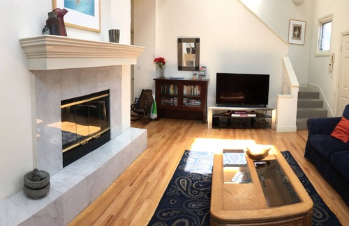 Ocean View and Fourth Street House | Architectural Gem: 2-Bedroom furnished loft near Berkeley's 4th Street Shops