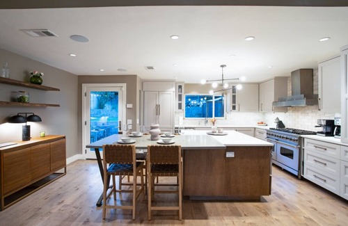 Oak Cliff House | Architectural gem with treetop view & SwimSpa 6min to Bishop Arts, 15 to Downtow
