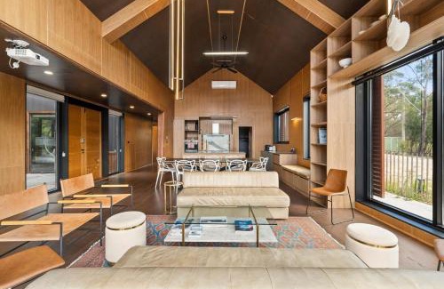 Wentworth Falls House | Architectural Luxury at Sandbox House