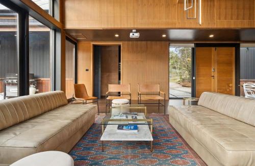 Wentworth Falls House | Architectural Luxury at Sandbox House