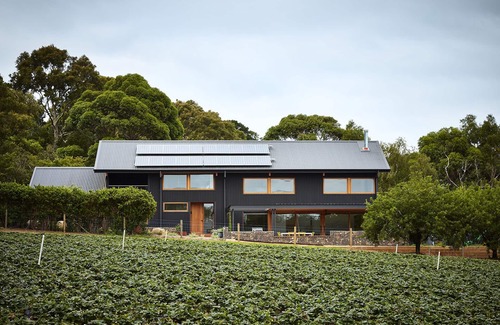 Main Ridge House | Architecturally designed stunning house close to peninsula wineries & beaches