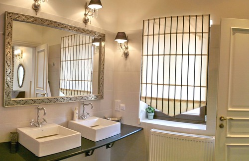 Petra Hotel | Archontiko Petras 1821