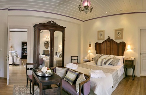 Petra Hotel | Archontiko Petras 1821