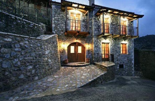 Trikolonoi House | Archontiko tis Zois