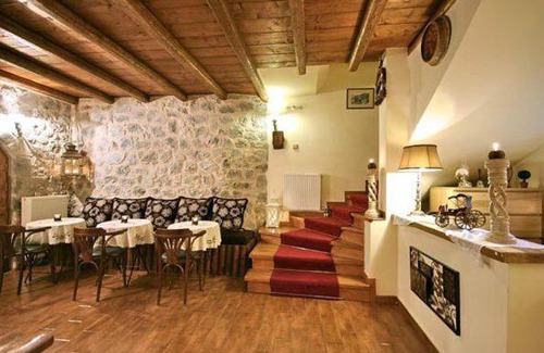 Trikolonoi House | Archontiko tis Zois