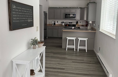 Wasilla House | Arctic HideAway - 2 bedroom Cozy home attached to a bakery!
