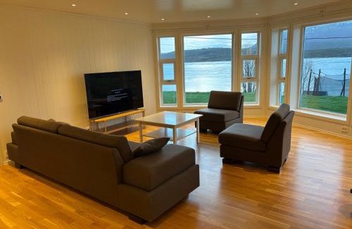 Kvaloya Apartment | Arctic View Apartment - Country Retreat near Tromso