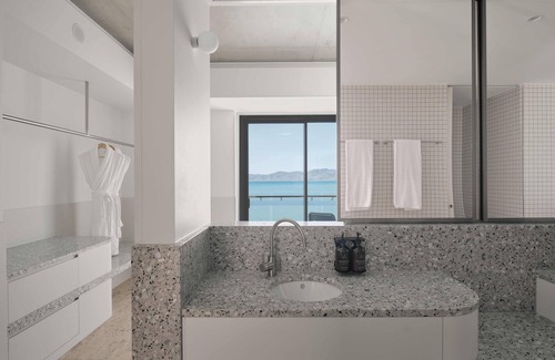 Townsville Hotel | Ardo