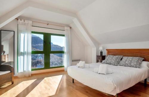 Panticosa House | Argualas - Triplex con piscina - By CARDI Suites
