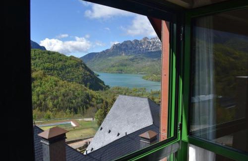Panticosa House | Argualas - Triplex con piscina - By CARDI Suites