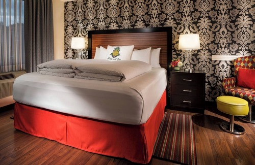 Lower Queen Anne Hotel | Aria King at The Maxwell: Indoor Pool, Pet-Friendly, Near Seattle Center