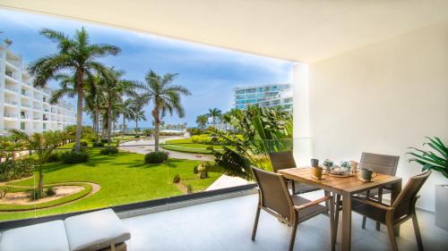 Flamingos Apartment | Aria Ocean View Condo 206 by Kivoya