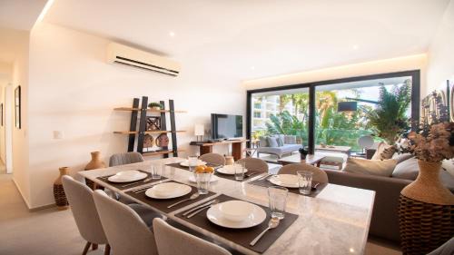 Flamingos Apartment | Aria Ocean View Condo 206 by Kivoya