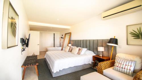 Flamingos Apartment | Aria Ocean View Condo 206 by Kivoya