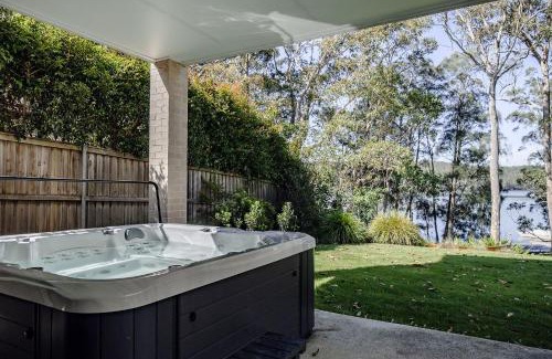 Kings Point House | Aria Shores - Your Lakeside Haven