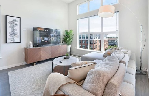 Richmond Apartment | ARIES PALACE PENTHOUSE x2 - Two Condos Combo