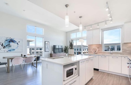 Richmond Apartment | ARIES PALACE PENTHOUSE x2 - Two Condos Combo